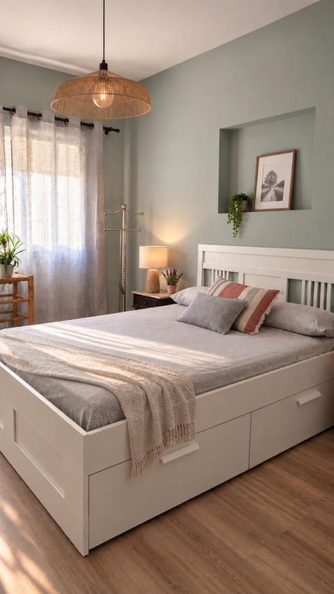 Bed, Photo of the whole room, Bedroom