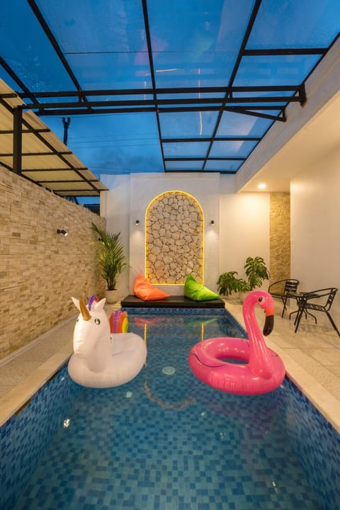 Swimming pool, Swimming pool