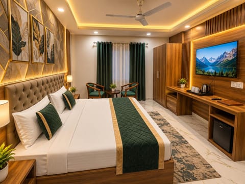 Property building, Communal lounge/ TV room, Bed, TV and multimedia, Living room, Photo of the whole room, Seating area, Evening entertainment, Bedroom, hair dresser, air conditioner