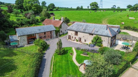 Property building, Neighbourhood, Natural landscape, Bird's eye view, Garden, Garden view