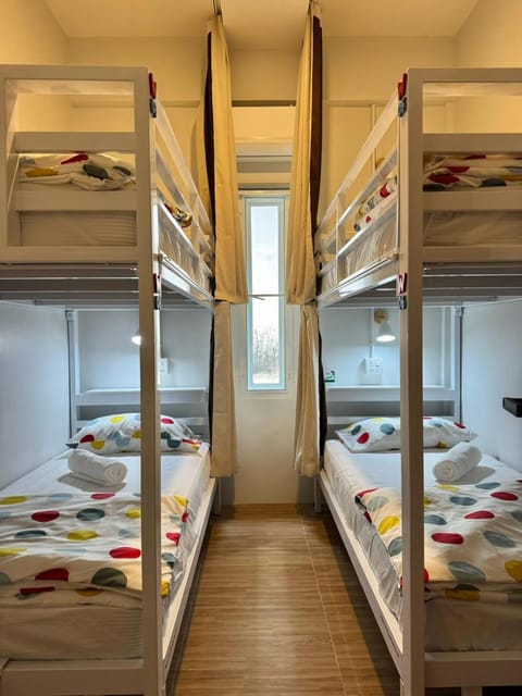 Bed, Photo of the whole room, Bedroom, bunk bed, air conditioner