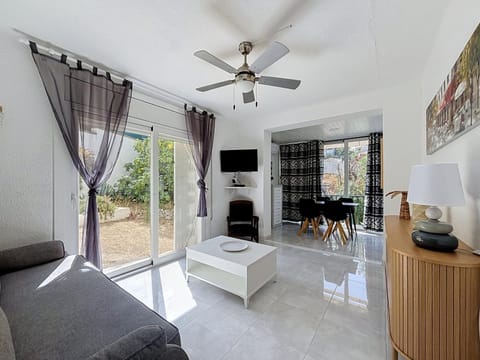 Communal lounge/ TV room, Living room