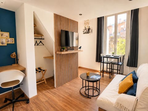 Communal lounge/ TV room, TV and multimedia, Living room, Seating area