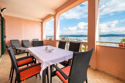Balcony/Terrace, children, Family