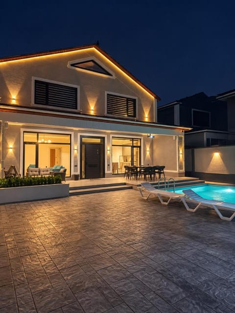 Property building, Night, Pool view, Swimming pool, sunbed