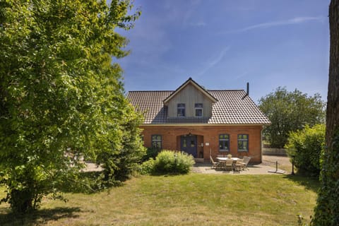 Property building, Facade/entrance, Balcony/Terrace