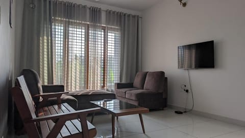 Communal lounge/ TV room, TV and multimedia, Living room, Seating area, Evening entertainment