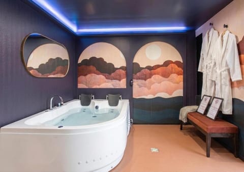 Hot Tub, Hot Tub, Decorative detail, Decorative detail