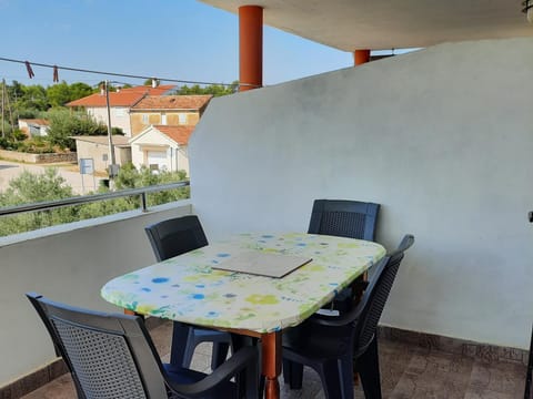 Balcony/Terrace, children, Family