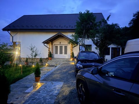Property building, Garden, Garden view, Parking