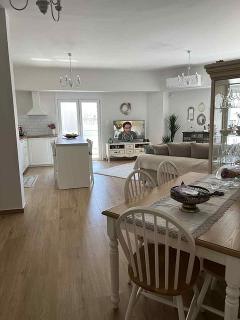 Kitchen or kitchenette, Living room, Dining area