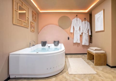 Hot Tub, Bathroom, Bath, towels