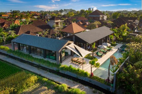 Property building, Day, Natural landscape, Garden, Garden view