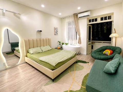 Property building, Bed, TV and multimedia, Photo of the whole room, Bedroom