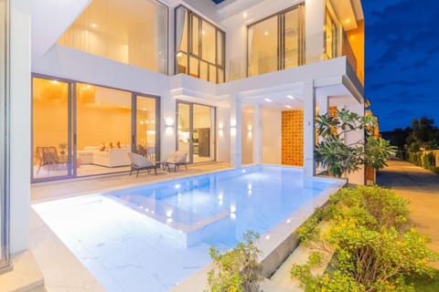 Night, Swimming pool