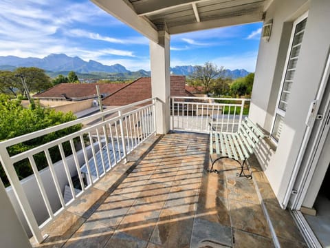 Patio, Day, Natural landscape, View (from property/room), Balcony/Terrace, Mountain view