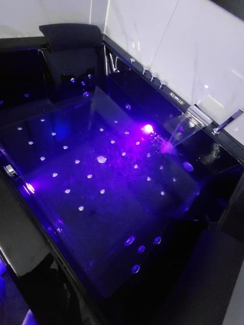 Hot Tub, Spa and wellness centre/facilities