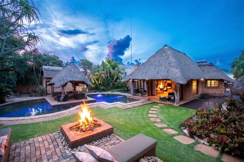 Garden, Garden view, fireplace