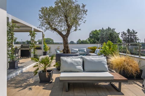 Balcony/Terrace, Internal: Not applicable to any particular room