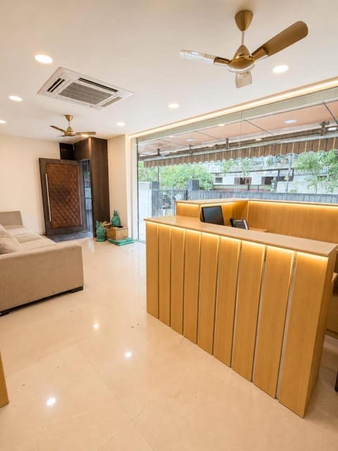 Lobby or reception, Internal: Not applicable to any particular room