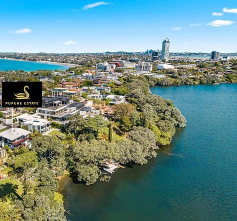 Property building, Nearby landmark, Natural landscape, Bird's eye view, Garden, City view, Lake view, Sea view
