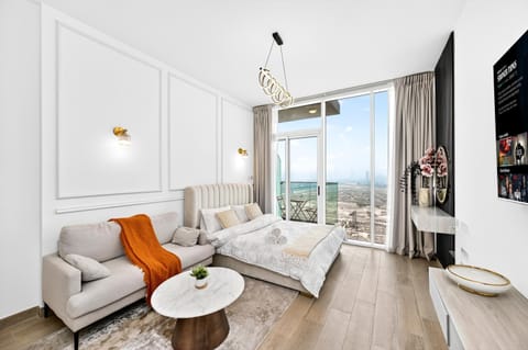Communal lounge/ TV room, TV and multimedia, Living room, Seating area, Evening entertainment