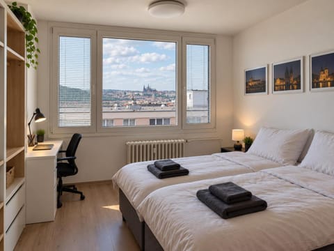 Bed, Bedroom, internet, towels