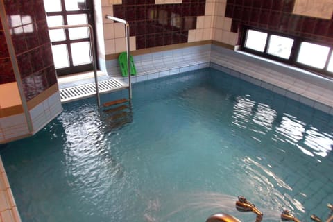 Swimming pool, Location, children, Family