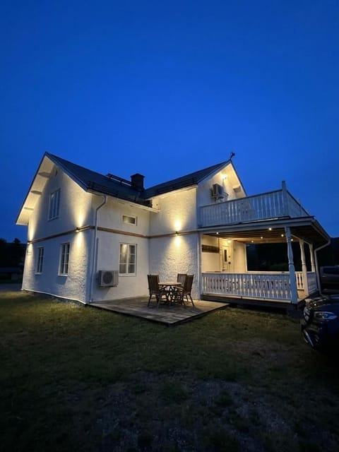 Property building, Night
