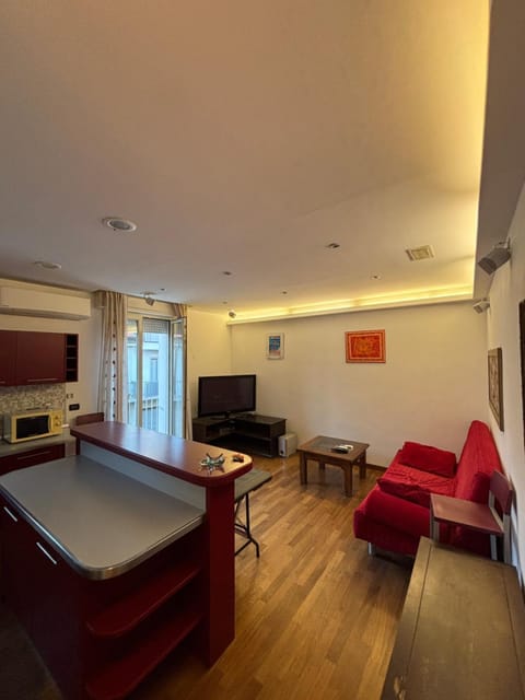 Kitchen or kitchenette, Living room, Seating area