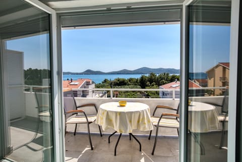 Balcony/Terrace, children, Family