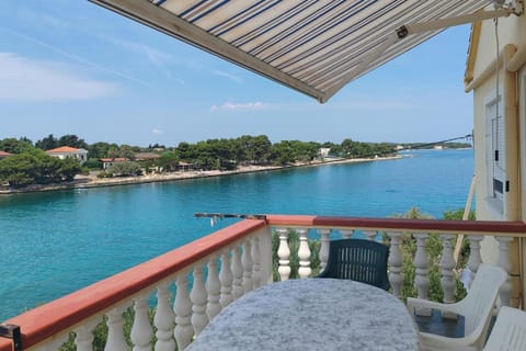 Balcony/Terrace, children, Family