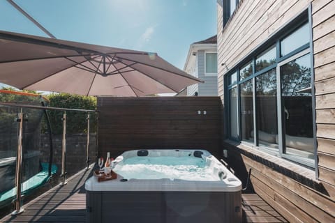 Patio, Hot Tub, sunbed
