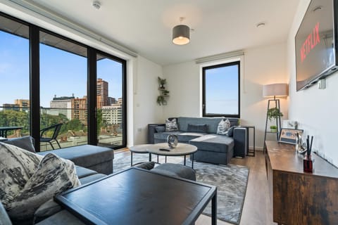 Communal lounge/ TV room, TV and multimedia, View (from property/room), Balcony/Terrace, Living room, Seating area, Evening entertainment