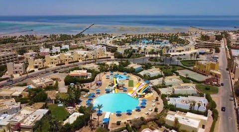 Property building, Natural landscape, Beach, City view, Pool view, Sea view, Location