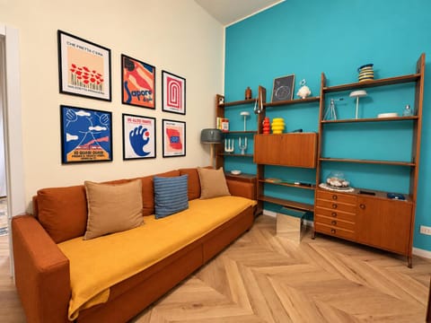 Living room, Photo of the whole room, Decorative detail, Seating area