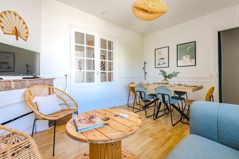 Living room, Dining area
