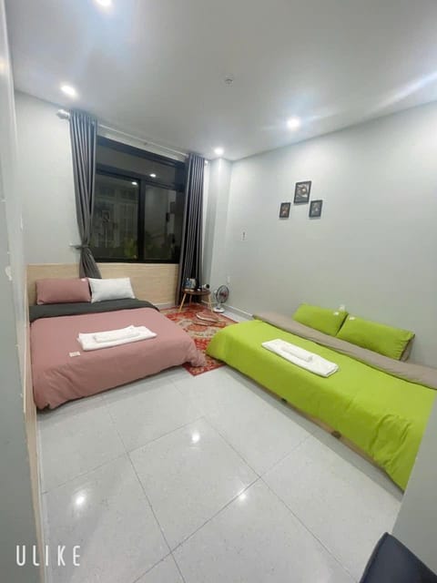 Bed, Living room
