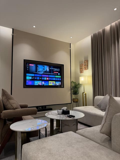TV and multimedia, Living room, Seating area, Evening entertainment