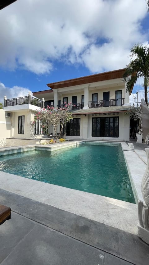 Property building, Day, Pool view, Swimming pool