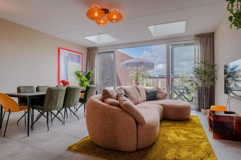 TV and multimedia, Seating area