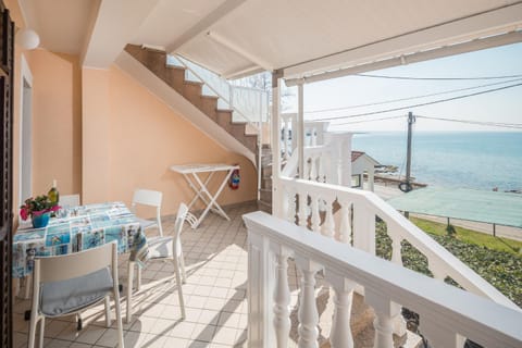Balcony/Terrace, children, Family