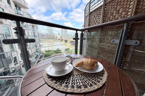 Day, View (from property/room), Balcony/Terrace, Balcony/Terrace, Food and drinks, Seating area, Food, furniture