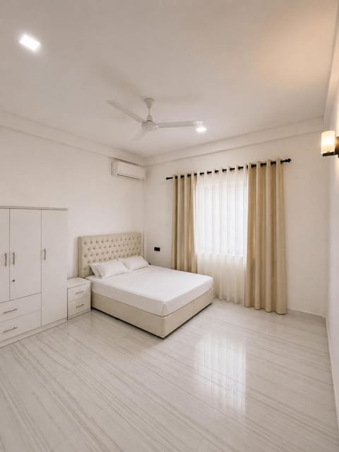 Bed, Photo of the whole room, Bedroom, air conditioner