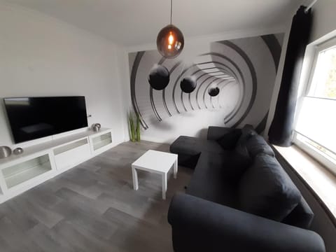 Communal lounge/ TV room, TV and multimedia, Living room, Seating area