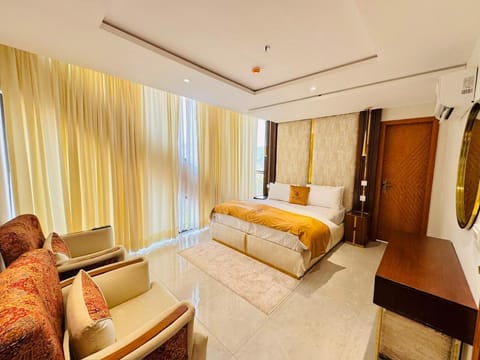Seating area, Bedroom, air conditioner