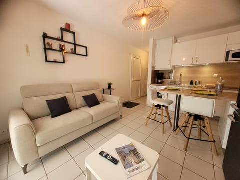 Kitchen or kitchenette, Living room, Dining area, stove