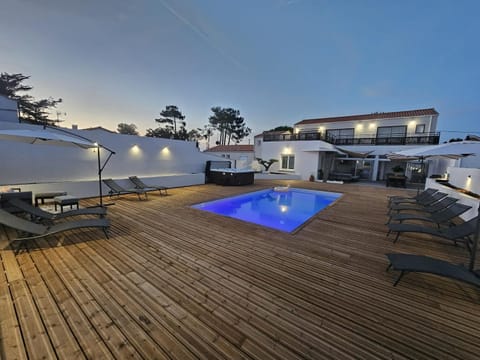 Property building, Balcony/Terrace, Swimming pool