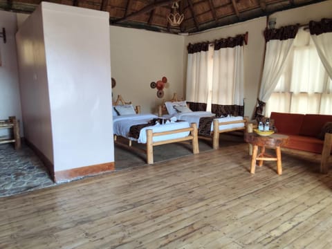 Bed, Seating area