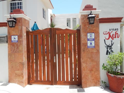 Facade/entrance